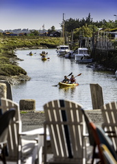 arrivée de kayaks dans le port de mornac-sur-seudre