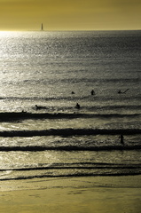 surf à la nuit tombée au large de cordouan