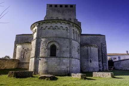 chevet de l'église de mornac