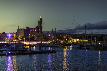 église et port de royan de nuit