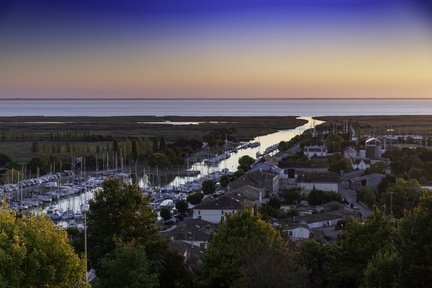 sunset sur le port de mortagne